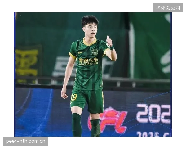 王钰栋与米特里策的组合盘活进攻，提升浙江队客场威胁。